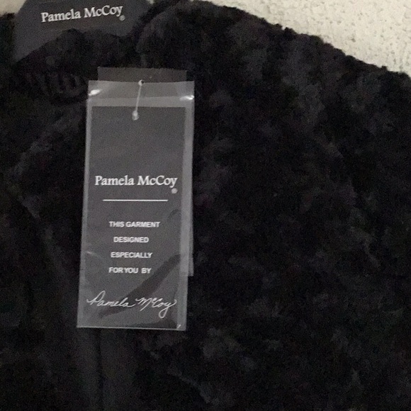 Faux fur jacket. - Picture 7 of 8